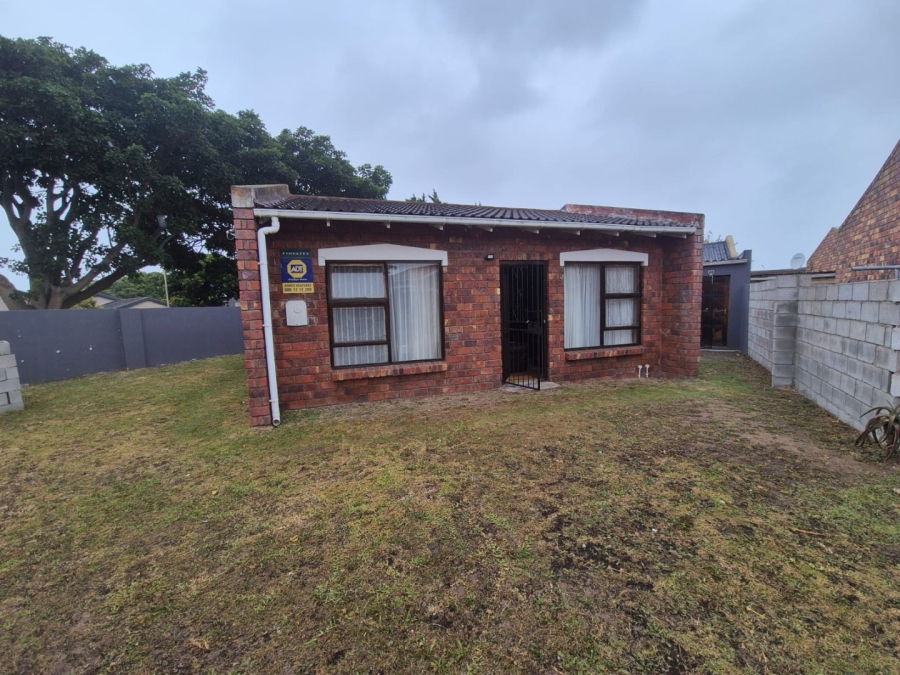 2 Bedroom Property for Sale in Overbaakens Eastern Cape